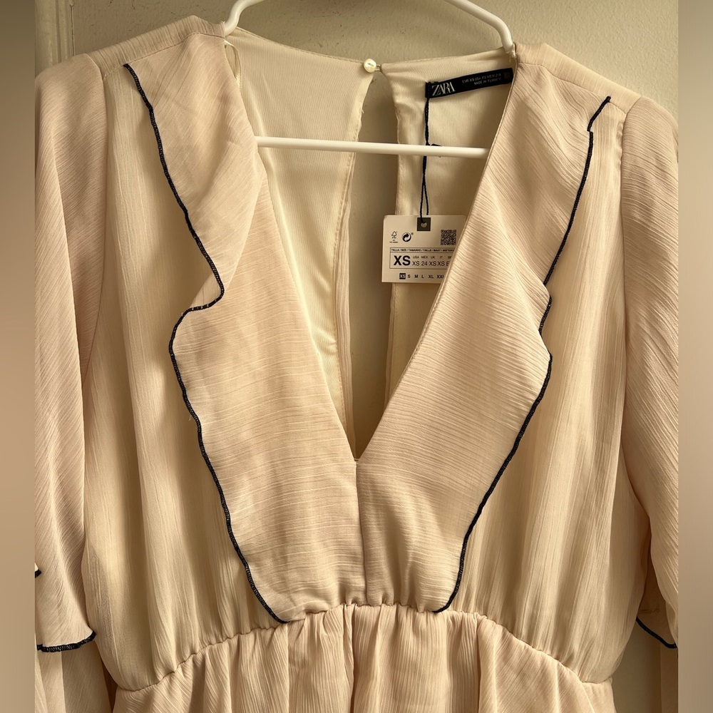 Ivory Ruffled V-Neck Romper - Picture 2 of 3